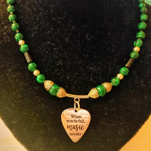 Malachite Necklace - Picture 1 of 1